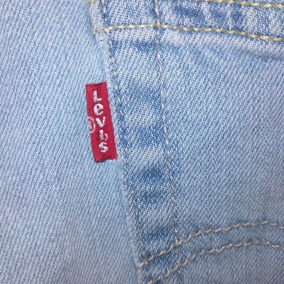 Levis Boyfriend Jeans In Lightwash Blue With Diatressing/Small Rips Size 32/14 - Picture 9 of 13
